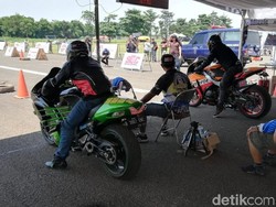 Ratusan Moge Adu Kebut di Trek Lurus Bogor