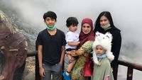 Bikin Adem, Potret Kebersamaan Mulan Jameela dengan Anak-anaknya