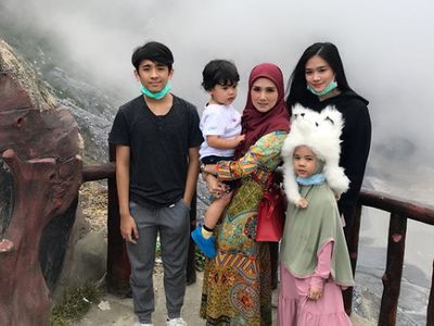 Bikin Adem, Potret Kebersamaan Mulan Jameela dengan Anak-anaknya