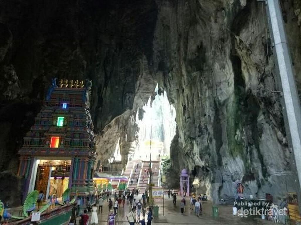 Kemegahan Bukit Kapur Berwarna-warni di Batu Caves, Malaysia