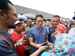 Ketemu Sandi, Sarwiyah Minta Anaknya yang Sakit Didoakan Sembuh