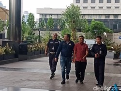 Detik-detik Bupati Pakpak Bharat Digiring ke KPK