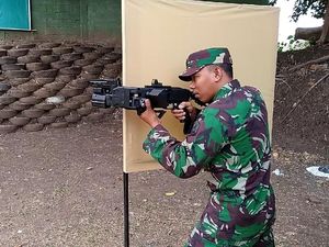 Video Senjata Khusus TNI yang Larasnya Bisa Bengkok Video Senjata Khusus TNI yang Larasnya Bisa Bengkok
