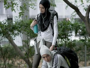 Unik, Hijab Olahraga Ini Punya Lubang Khusus Untuk Headset Unik, Hijab Olahraga Ini Punya Lubang Khusus Untuk Headset