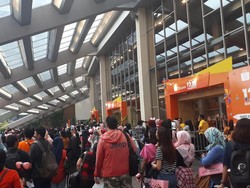 Gemuruh Penggemar BLACKPINK Maksa Masuk Venue SICC