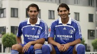 Ada yang masih ingat Hamit Altintop eks pemain Bayern Munich? Hamit punya saudara kembar bernama Halil. Keduanya sempat bermain bersama di Schalke selama satu musim. (Foto: Twitter UEFA)