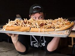 Siapa Sanggup Habiskan Steak, Burger hingga Milkshake Jumbo Ini?