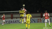 Keunggulan Bhayangkara bertambah di menit ke-81. Kali ini Herman Dzumafo yang merobek gawang Persipura lewat titik putih, usai dilanggar di kotak penalti.