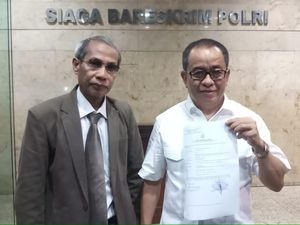 Said Didu Polisikan Pemilik Akun Twitter yang Hina Ayahnya Said Didu Polisikan Pemilik Akun Twitter yang Hina Ayahnya