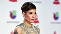 Penampilan Seksi Halsey di Latin Grammy 2018