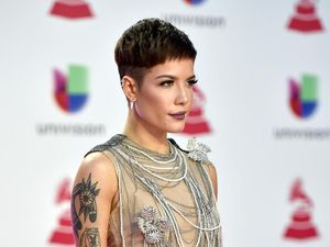Penampilan Seksi Halsey di Latin Grammy 2018 Penampilan Seksi Halsey di Latin Grammy 2018