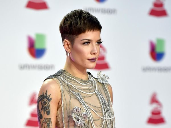 Penampilan Seksi Halsey di Latin Grammy 2018