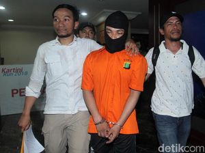 Pembunuh Sekeluarga di Bekasi Diserahkan ke Kejaksaan Siang Ini Pembunuh Sekeluarga di Bekasi Diserahkan ke Kejaksaan Siang Ini