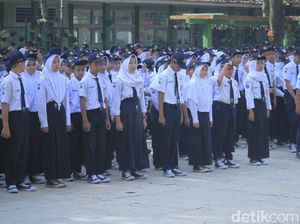 Pelajar SMP di Kabupaten Bandung Deklarasi Tolak LGBT Pelajar SMP di Kabupaten Bandung Deklarasi Tolak LGBT