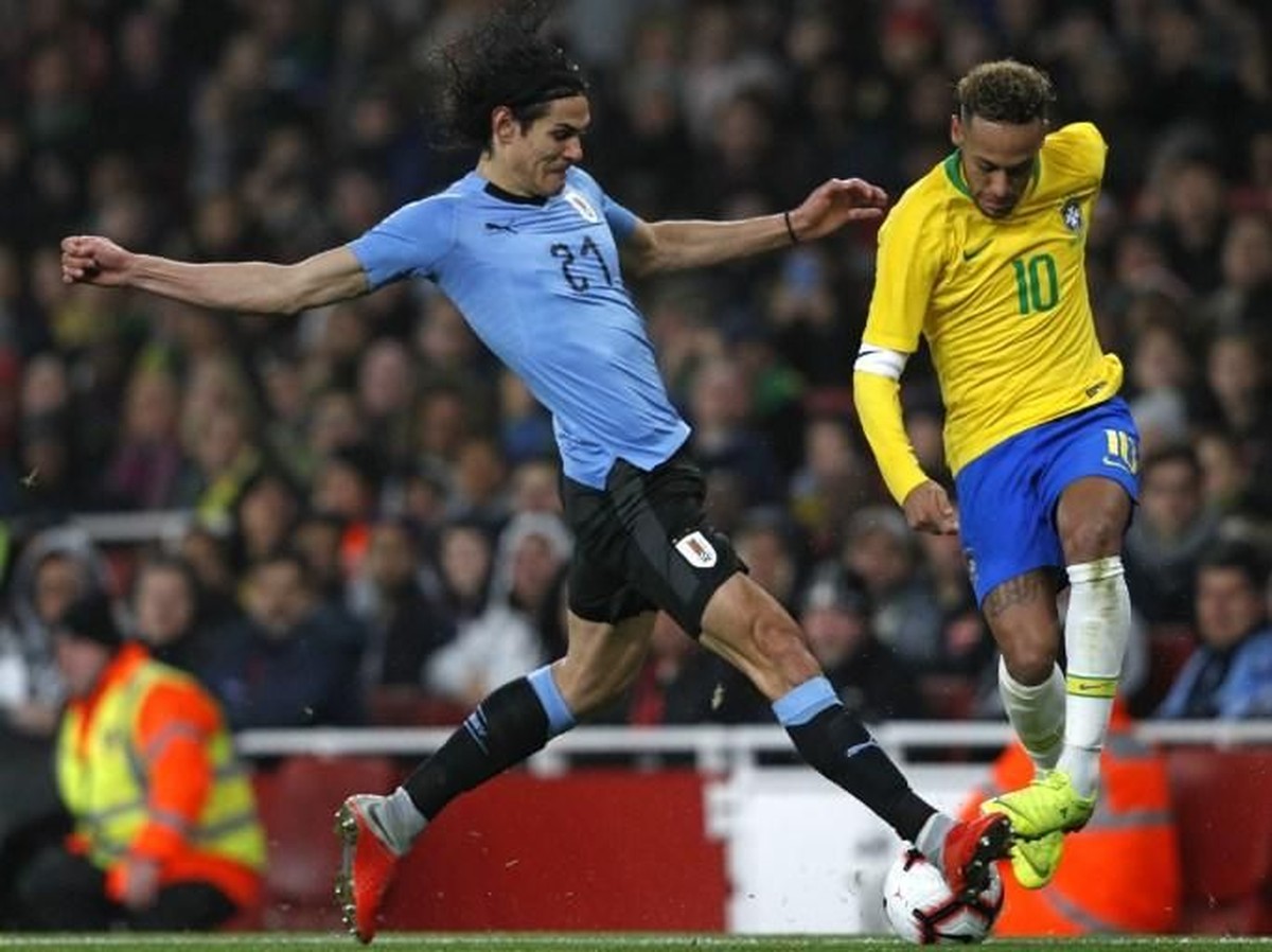 Kylian Mbappe menegaskan hubungan Edinson Cavani dengan Neymar baik-baik saja. (Foto: Adrian Dennis/AFP Photo)