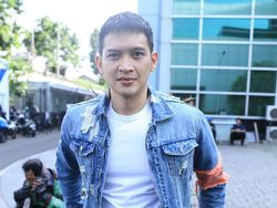 Nggak Nikah, Kok Rezky Aditya Ditetapkan Ayah Biologis Anak Wenny?