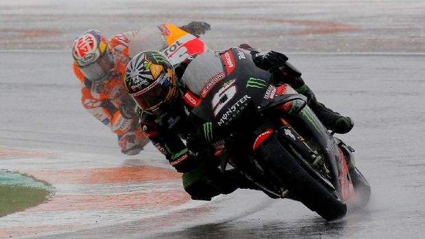 Banyak pebalap terjatuh di MotoGP Valencia. (