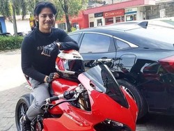 Pria di Kamar Angel Lelga Ini, Tunggangi Ducati Panigale