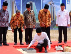 Jokowi Resmikan Masjid Kampus Muhammadiyah Lamongan
