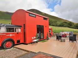 Saat Mobil Pemadam Kebakaran Jadul Disulap Jadi Hotel Kece