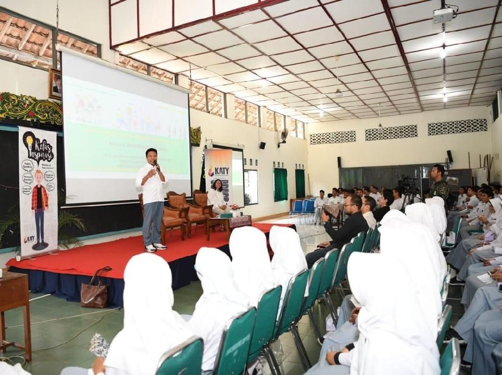 Jadi Guru Dadakan, Rommy Cerita Ancaman Robot Gantikan Kerja Manusia Jadi Guru Dadakan, Rommy Cerita Ancaman Robot Gantikan Kerja Manusia