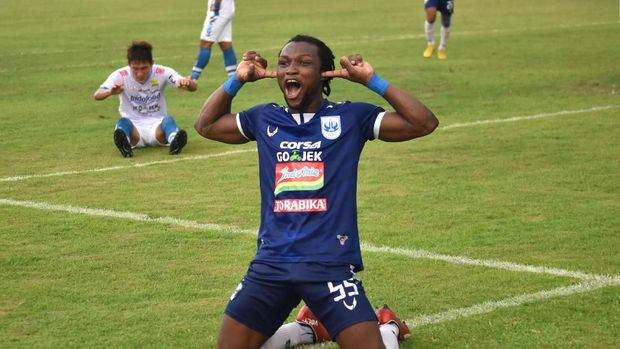 PSIS kalahkan Persib Bandung 3-0. (