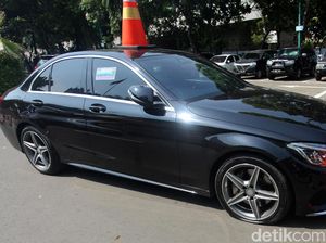 Tuh! Parkir Sembarangan Gampang Bikin Mobil Rusak