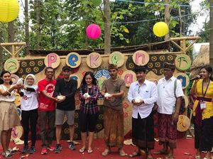 Pakai Uang Kepeng, Sensasi Belanja Tempo Dulu di Peken Nusantara