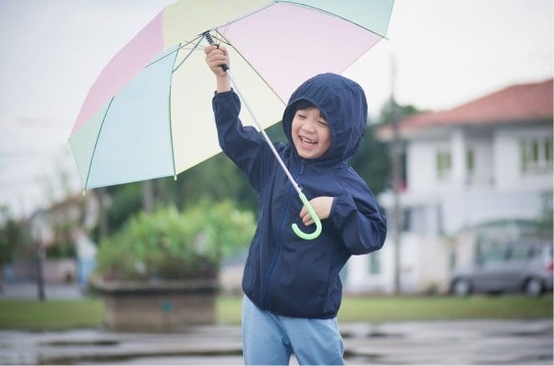 Waspadai Penyakit yang Mengintai Si Kecil di Musim Hujan & Pancaroba