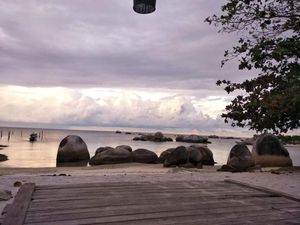 Cantiknya Pantai Tanjung Tinggi di Belitung