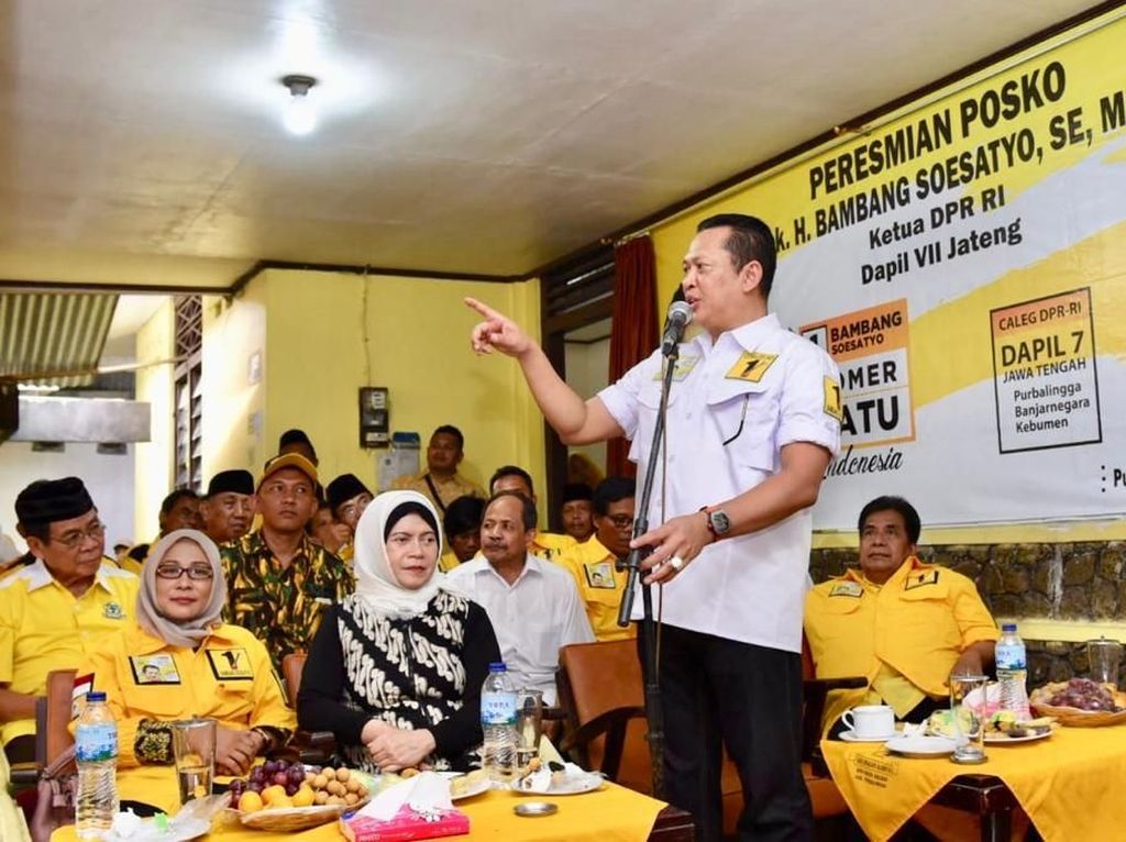Bamsoet Sebut Pemerintah akan Selesaikan Masalah Tenaga Honorer Bamsoet Sebut Pemerintah akan Selesaikan Masalah Tenaga Honorer