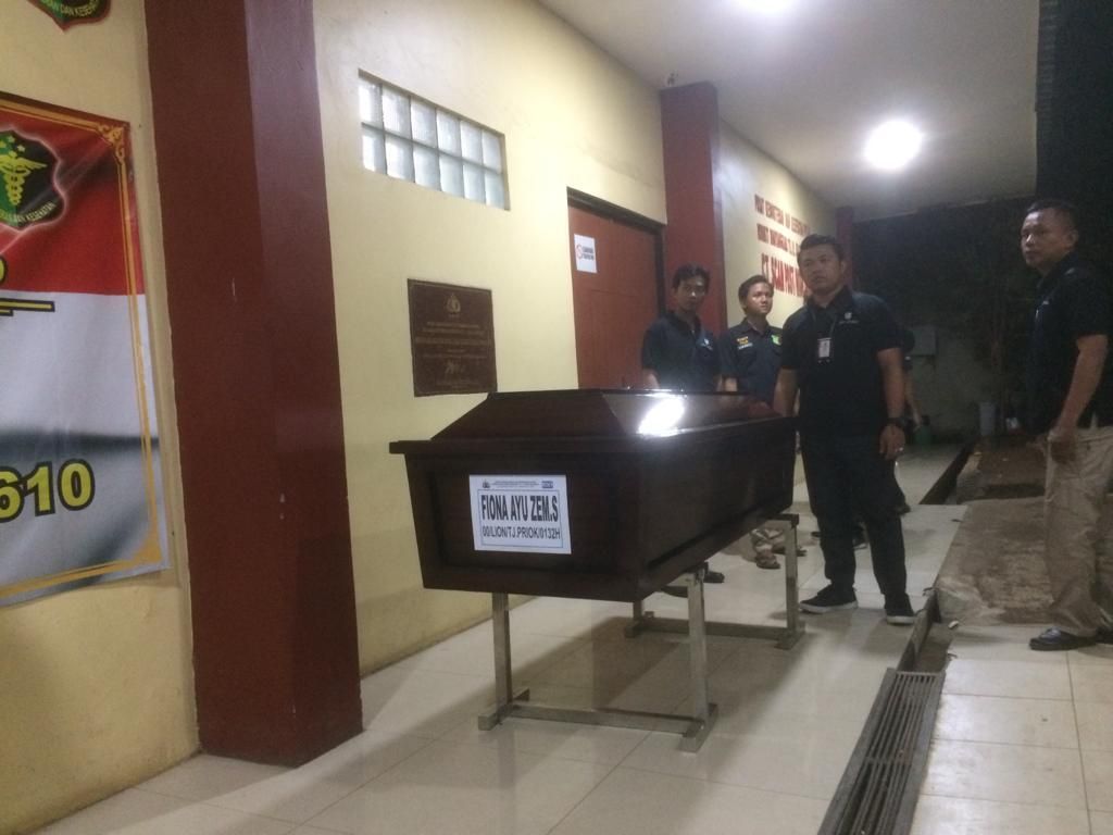 Jenazah Fiona Ayu Zen Korban Lion Air Diserahkan ke Keluarga Jenazah Fiona Ayu Zen Korban Lion Air Diserahkan ke Keluarga
