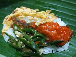 Biar Sedikit Paling Nikmat Sarapan Nasi Perang dengan Kopi Hangat
