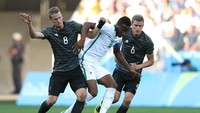 Lars Bender (8) dan Sven Bender (6) adalah Si Kembar milik sepakbola Jerman. Keduanya kerap bermain bersama, termasuk membela Die Mannschaft. (Foto: Alexandre Schneider/Getty Images)