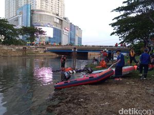 Bocah 12 Tahun Tenggelam di Kali Angke Jakarta Barat Bocah 12 Tahun Tenggelam di Kali Angke Jakarta Barat