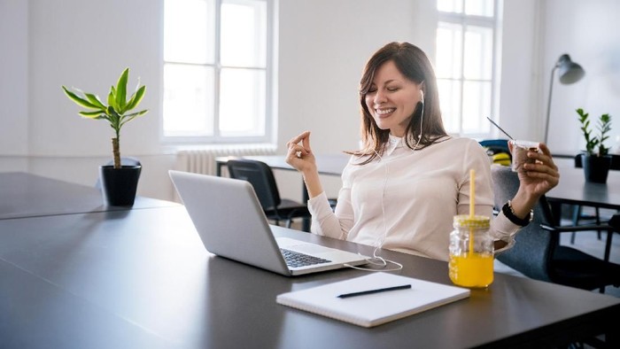 Tetap sehat walau sering lembur! Foto: iStock Tetap sehat walau sering lembur! Foto: iStock