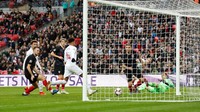 The Three Lions baru bisa bangkit di pertengahan babak kedua. Gol Jesse Lingard mengubah skor menjadi 1-1. (Foto: Carl Recine/Reuters)
