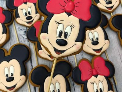 Lucu! 10 Cake Bertema Mickey Mouse Ini Sayang Banget Dimakan