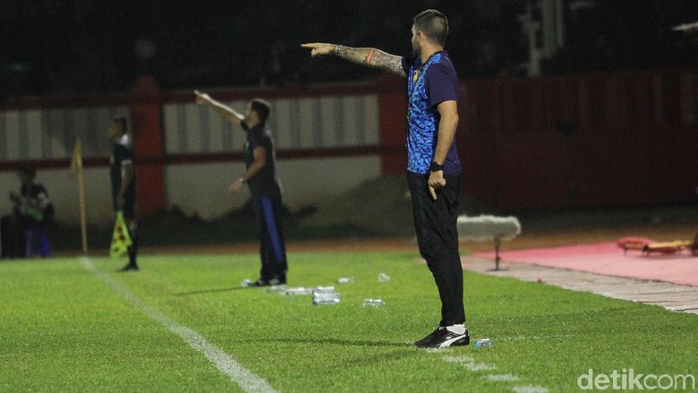 Bhayangkara Bungkam Persipura, McMenemy Bangga Bukan Main