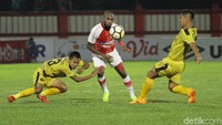 Pada menit ke-69, Boaz nyaris membobol gawang Bhayangkara.