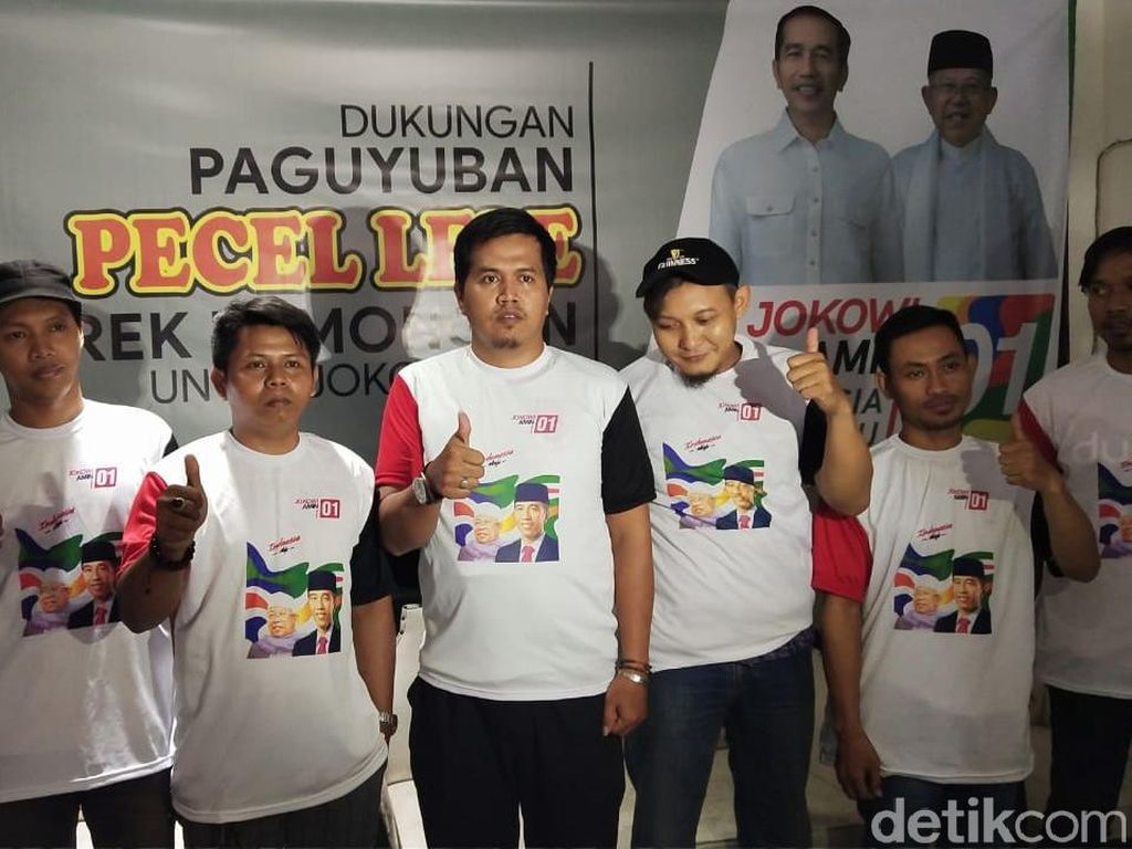 Paguyuban Pecel Lele Lamongan Deklarasi Dukung Jokowi-Maruf Amin Paguyuban Pecel Lele Lamongan Deklarasi Dukung Jokowi-Maruf Amin