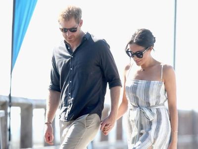 7 Gaya Terseksi Meghan Markle yang Melanggar Aturan Kerajaan Inggris