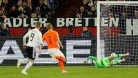 Belanda dikejutkan gol cepat Timo Werner di menit kesembilan yang menjebol jala Jasper Cillessen dari jarak jauh. (Leon Kuegeler/Reuters)