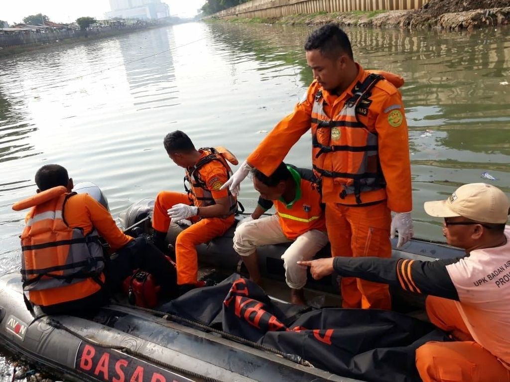Bocah 12 Tahun Tenggelam di Kali Angke Ditemukan Tewas