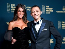 Tak Sendirian, Rossi Gandeng Kekasih ke MotoGP Awards 2018