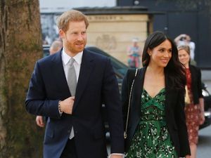 Bakal Jadi Ayah, Pangeran Harry Baca Buku Parenting Gaya Militer