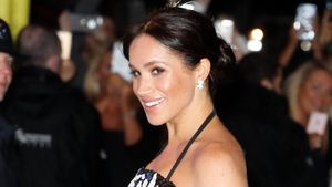 Foto: Hamil 4 Bulan, Meghan Markle Cantik dengan Gaun yang Ekspos Bahunya