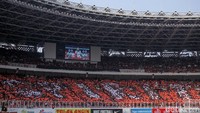 Jakmania tampak memadati Stadion Utama Gelora Bung Karno (SUGBK).