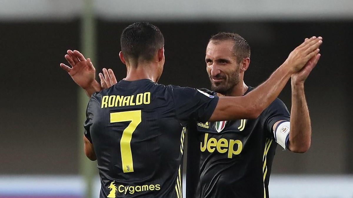 Chiellini yakin Ronaldo bisa main sampai umur 40 tahun (Marco Luzzani/Getty Images)