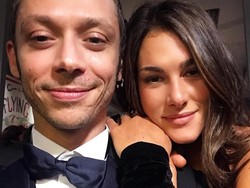 Ketika Rossi dan Kekasih Tiru Gaya Icardi-Wanda Nara